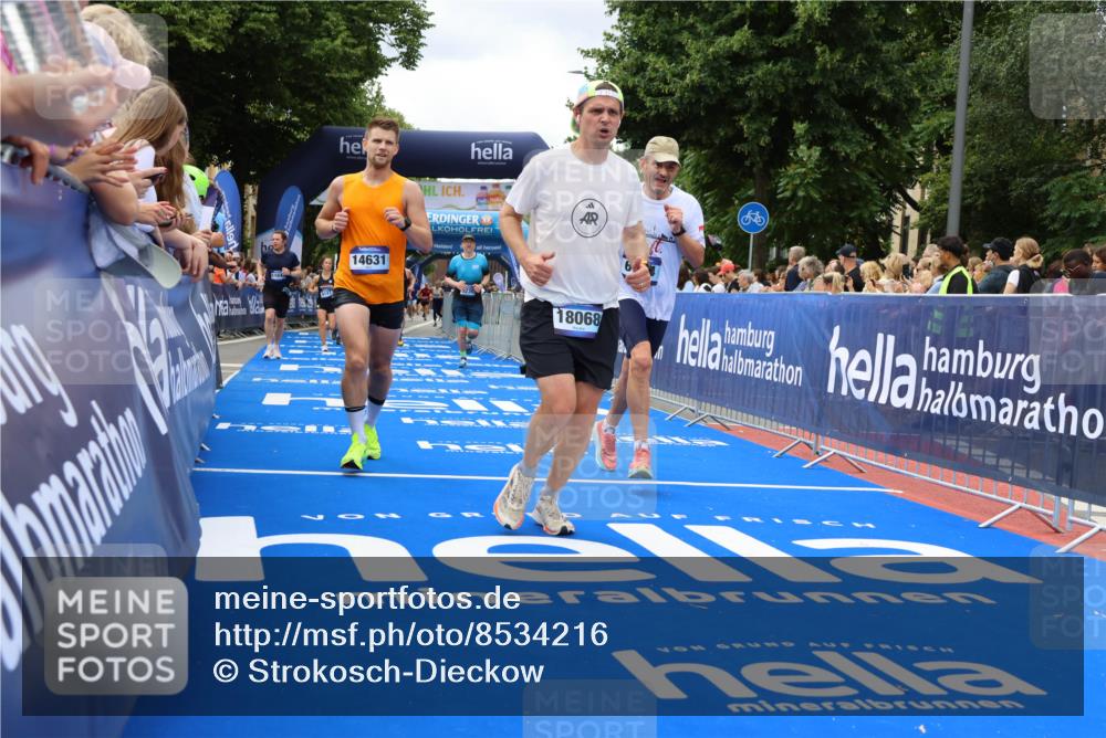 29.06.2025 - hella hamburg halbmarathon Strokosch-Dieckow http://msf.ph/oto/8534216 29.06.2025 10:58:14 Ziel 1563, 1595, 2907, 4426, 4592, 4708, 6104, 6138, 6147, 8290, 9230, 9485, 11645, 14631, 15125, 15434, 18068 meine-sportfotos.de