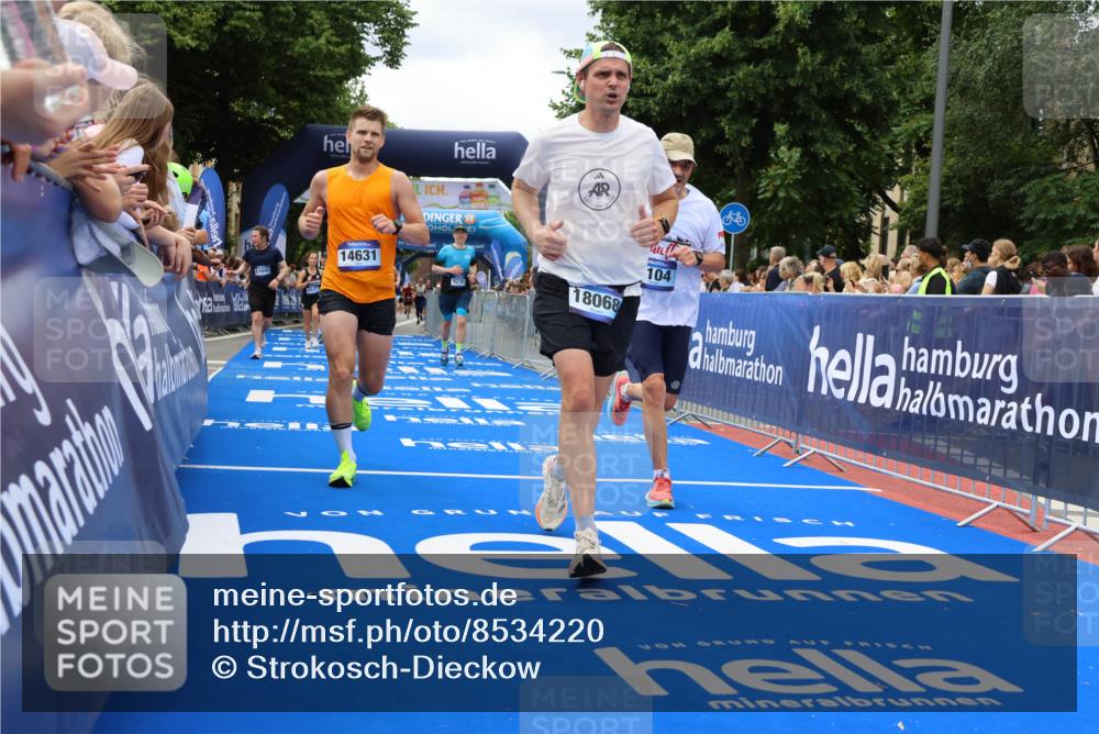 29.06.2025 - hella hamburg halbmarathon Strokosch-Dieckow http://msf.ph/oto/8534220 29.06.2025 10:58:14 Ziel 1563, 1595, 2907, 4426, 4592, 4708, 6104, 6138, 6147, 8290, 9230, 9485, 11645, 14631, 15125, 15434, 18068 meine-sportfotos.de