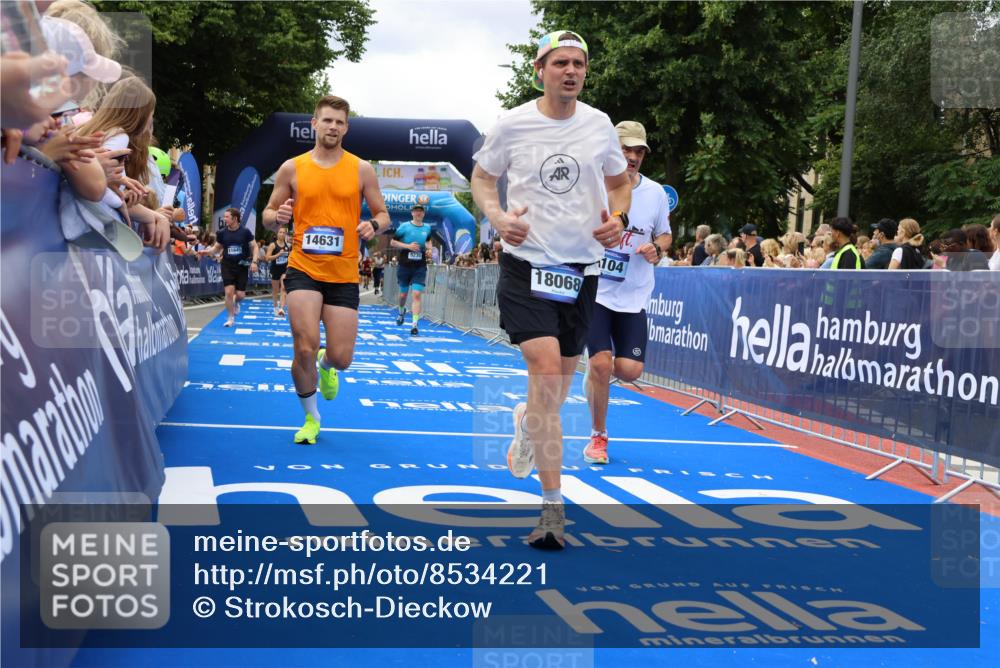 29.06.2025 - hella hamburg halbmarathon Strokosch-Dieckow http://msf.ph/oto/8534221 29.06.2025 10:58:14 Ziel 1563, 1595, 2907, 4426, 4592, 4708, 6104, 6138, 6147, 8290, 9230, 9485, 11645, 14631, 15125, 15434, 18068 meine-sportfotos.de