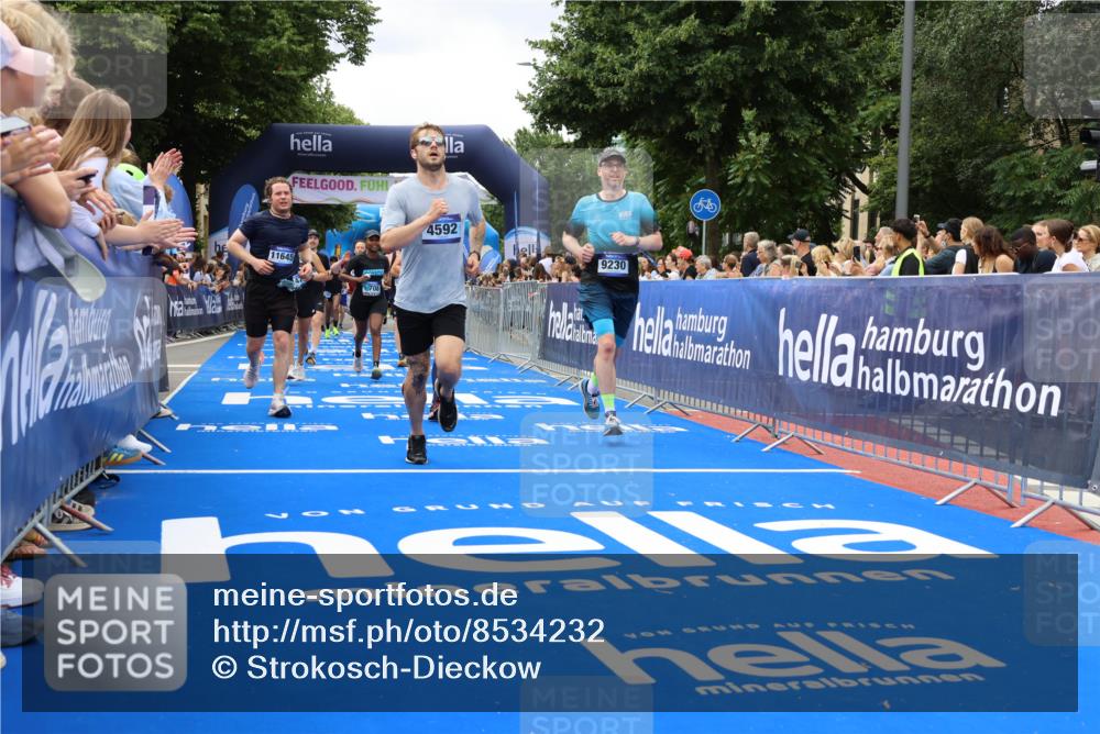 29.06.2025 - hella hamburg halbmarathon Strokosch-Dieckow http://msf.ph/oto/8534232 29.06.2025 10:58:17 Ziel 1595, 4426, 4550, 4592, 4708, 5347, 6104, 6138, 6147, 8290, 9230, 9485, 11645, 11808, 14355, 14631, 15434, 18068, 18266, 18891 meine-sportfotos.de