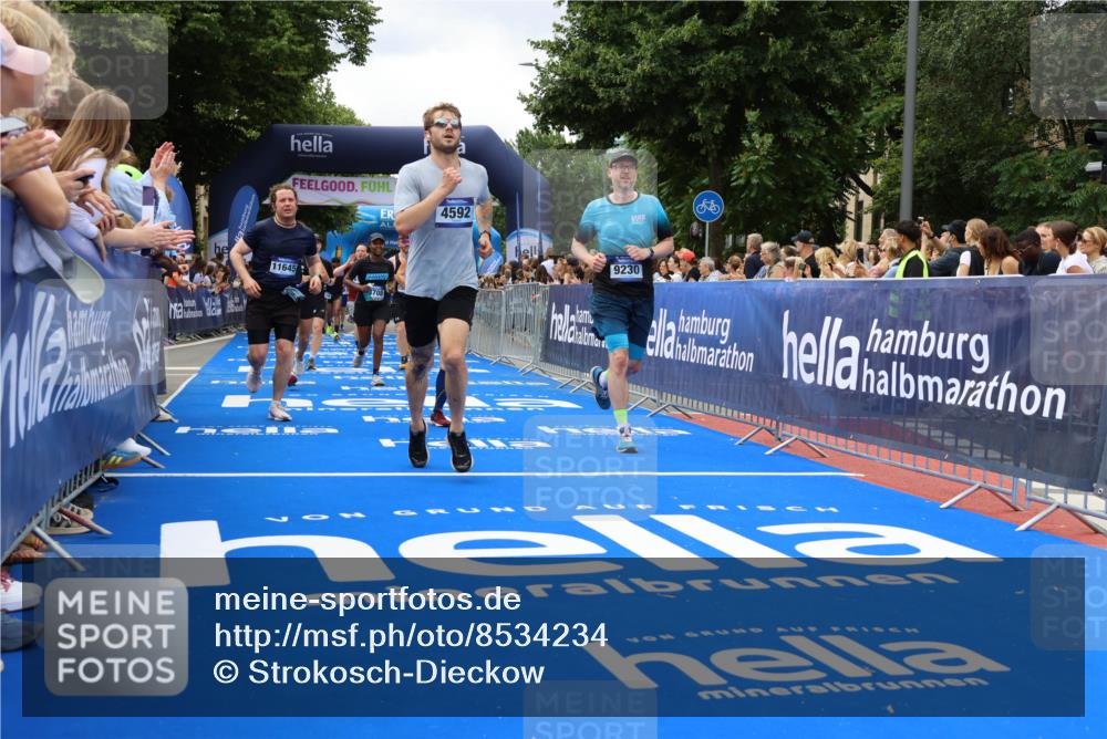 29.06.2025 - hella hamburg halbmarathon Strokosch-Dieckow http://msf.ph/oto/8534234 29.06.2025 10:58:17 Ziel 1595, 4426, 4550, 4592, 4708, 5347, 6104, 6138, 6147, 8290, 9230, 9485, 11645, 11808, 14355, 14631, 15434, 18068, 18266, 18891 meine-sportfotos.de