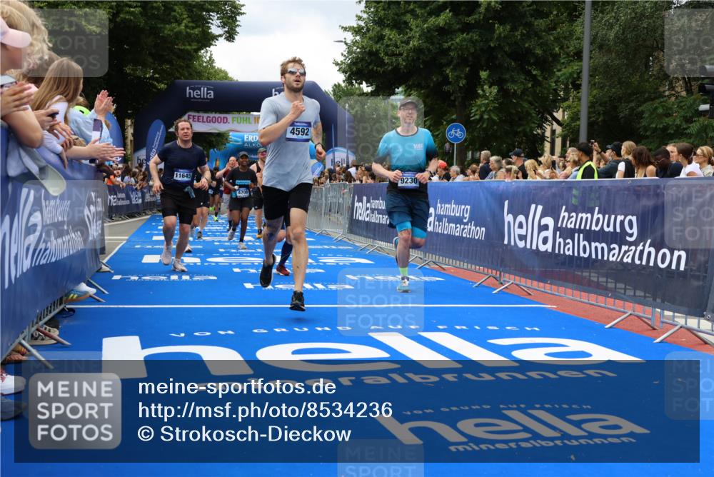 29.06.2025 - hella hamburg halbmarathon Strokosch-Dieckow http://msf.ph/oto/8534236 29.06.2025 10:58:17 Ziel 1595, 4426, 4550, 4592, 4708, 5347, 6104, 6138, 6147, 8290, 9230, 9485, 11645, 11808, 14355, 14631, 15434, 18068, 18266, 18891 meine-sportfotos.de