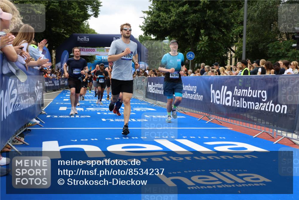 29.06.2025 - hella hamburg halbmarathon Strokosch-Dieckow http://msf.ph/oto/8534237 29.06.2025 10:58:17 Ziel 1595, 4426, 4550, 4592, 4708, 5347, 6104, 6138, 6147, 8290, 9230, 9485, 11645, 11808, 14355, 14631, 15434, 18068, 18266, 18891 meine-sportfotos.de