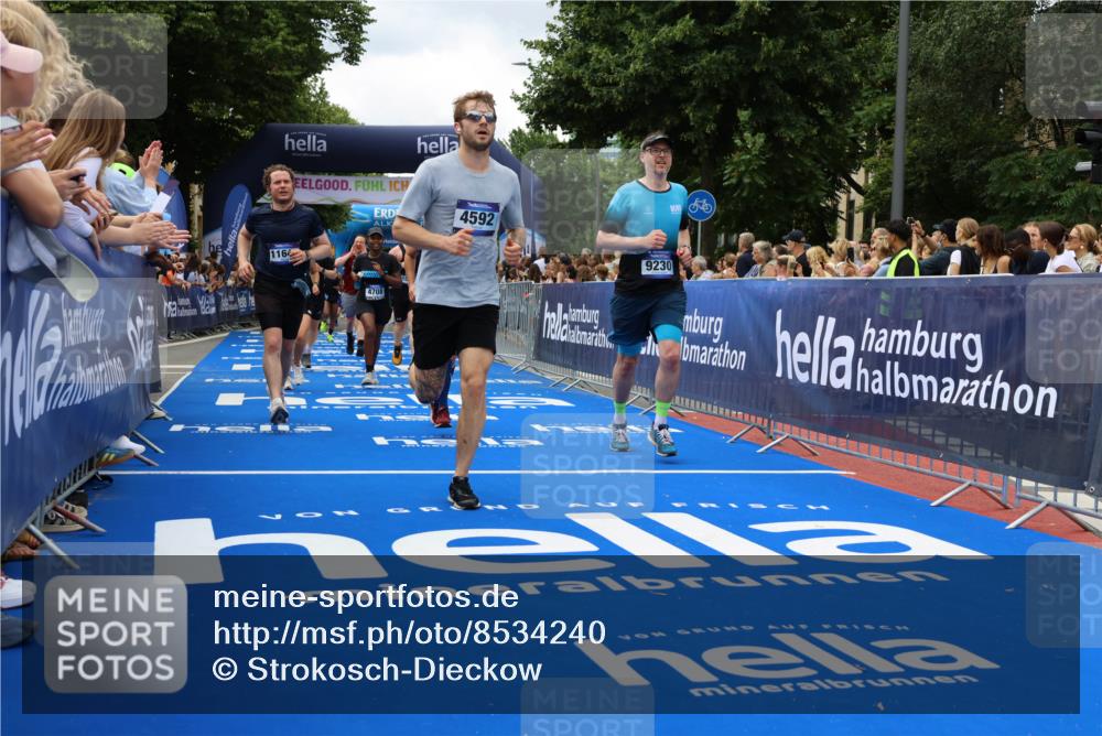 29.06.2025 - hella hamburg halbmarathon Strokosch-Dieckow http://msf.ph/oto/8534240 29.06.2025 10:58:17 Ziel 1595, 4426, 4550, 4592, 4708, 5347, 6104, 6138, 6147, 8290, 9230, 9485, 11645, 11808, 14355, 14631, 15434, 18068, 18266, 18891 meine-sportfotos.de