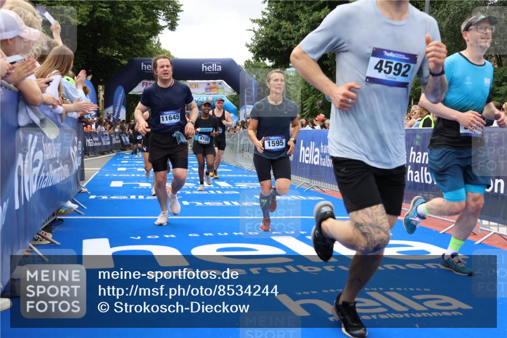 29.06.2025 - hella hamburg halbmarathon Strokosch-Dieckow http://msf.ph/oto/8534244 29.06.2025 10:58:18 Ziel 1595, 4550, 4592, 4708, 5347, 6104, 6138, 6147, 7476, 9230, 9485, 11645, 11808, 14355, 14631, 15434, 16531, 17415, 18068, 18266, 18891 meine-sportfotos.de