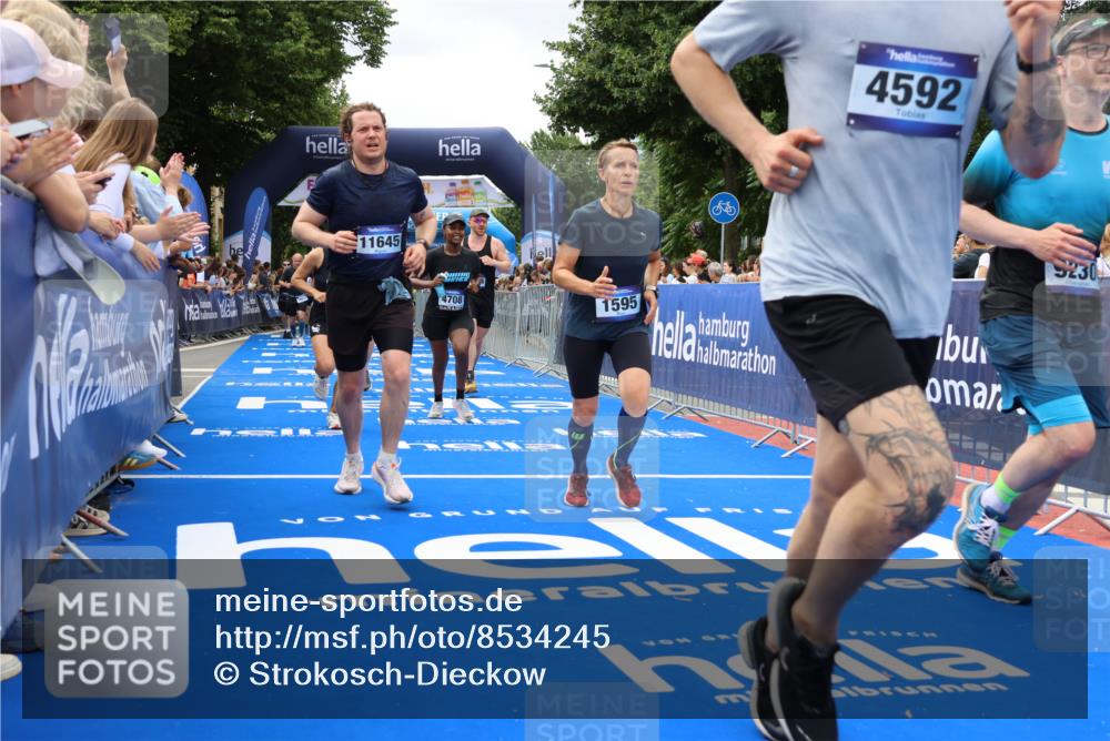 29.06.2025 - hella hamburg halbmarathon Strokosch-Dieckow http://msf.ph/oto/8534245 29.06.2025 10:58:18 Ziel 1595, 4550, 4592, 4708, 5347, 6104, 6138, 6147, 7476, 9230, 9485, 11645, 11808, 14355, 14631, 15434, 16531, 17415, 18068, 18266, 18891 meine-sportfotos.de