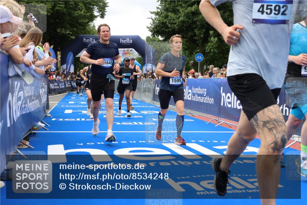 29.06.2025 - hella hamburg halbmarathon Strokosch-Dieckow http://msf.ph/oto/8534248 29.06.2025 10:58:18 Ziel 1595, 4550, 4592, 4708, 5347, 6104, 6138, 6147, 7476, 9230, 9485, 11645, 11808, 14355, 14631, 15434, 16531, 17415, 18068, 18266, 18891 meine-sportfotos.de