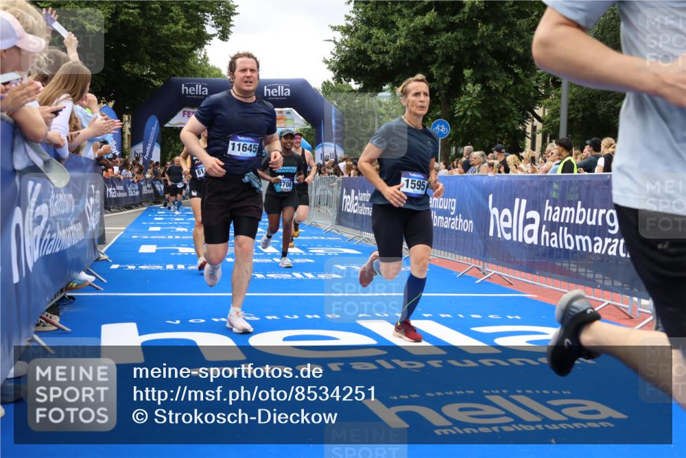 29.06.2025 - hella hamburg halbmarathon Strokosch-Dieckow http://msf.ph/oto/8534251 29.06.2025 10:58:18 Ziel 1595, 4550, 4592, 4708, 5347, 6104, 6138, 6147, 7476, 9230, 9485, 11645, 11808, 14355, 14631, 15434, 16531, 17415, 18068, 18266, 18891 meine-sportfotos.de