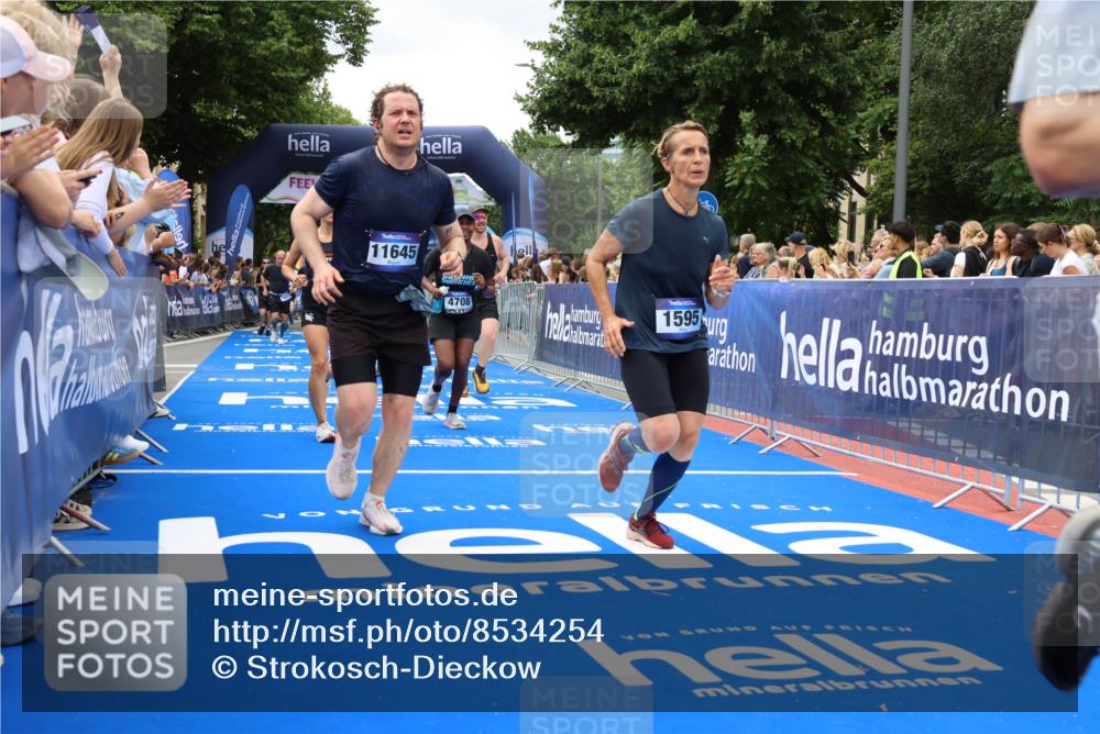 29.06.2025 - hella hamburg halbmarathon Strokosch-Dieckow http://msf.ph/oto/8534254 29.06.2025 10:58:18 Ziel 1595, 4550, 4592, 4708, 5347, 6104, 6138, 6147, 7476, 9230, 9485, 11645, 11808, 14355, 14631, 15434, 16531, 17415, 18068, 18266, 18891 meine-sportfotos.de