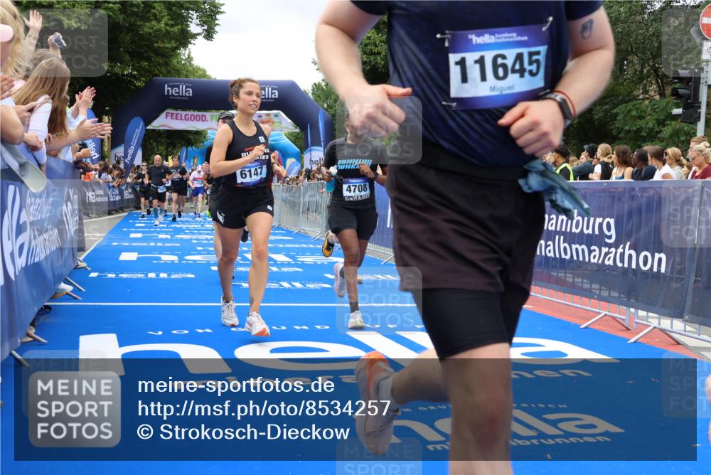 29.06.2025 - hella hamburg halbmarathon Strokosch-Dieckow http://msf.ph/oto/8534257 29.06.2025 10:58:19 Ziel 1595, 4550, 4592, 4708, 4767, 5347, 6104, 6138, 6147, 7476, 9230, 9485, 11645, 11808, 14355, 14631, 15434, 16531, 17415, 18068, 18266, 18891 meine-sportfotos.de