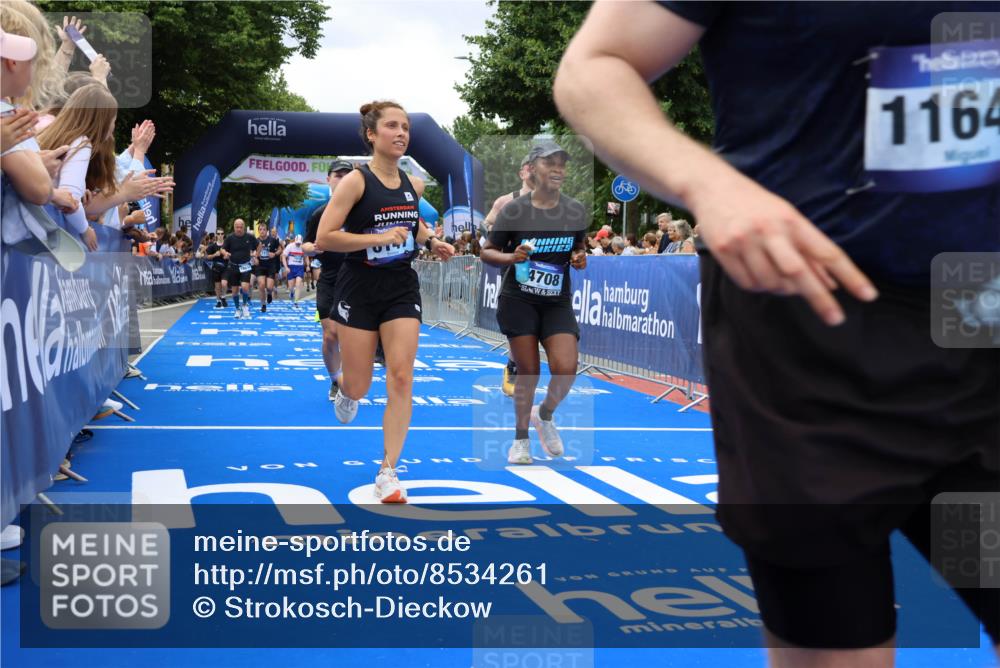 29.06.2025 - hella hamburg halbmarathon Strokosch-Dieckow http://msf.ph/oto/8534261 29.06.2025 10:58:19 Ziel 1595, 4550, 4592, 4708, 4767, 5347, 6104, 6138, 6147, 7476, 9230, 9485, 11645, 11808, 14355, 14631, 15434, 16531, 17415, 18068, 18266, 18891 meine-sportfotos.de
