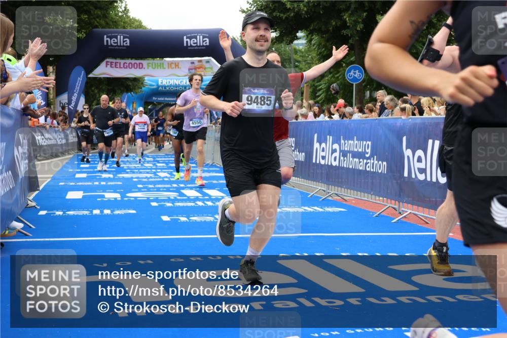 29.06.2025 - hella hamburg halbmarathon Strokosch-Dieckow http://msf.ph/oto/8534264 29.06.2025 10:58:20 Ziel 1595, 4550, 4592, 4708, 4767, 5347, 6104, 6138, 6147, 7476, 9230, 9485, 11645, 11808, 14355, 14631, 15434, 16531, 17415, 18068, 18266, 18891, 19166 meine-sportfotos.de