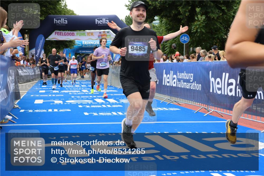 29.06.2025 - hella hamburg halbmarathon Strokosch-Dieckow http://msf.ph/oto/8534265 29.06.2025 10:58:20 Ziel 1595, 4550, 4592, 4708, 4767, 5347, 6104, 6138, 6147, 7476, 9230, 9485, 11645, 11808, 14355, 14631, 15434, 16531, 17415, 18068, 18266, 18891, 19166 meine-sportfotos.de