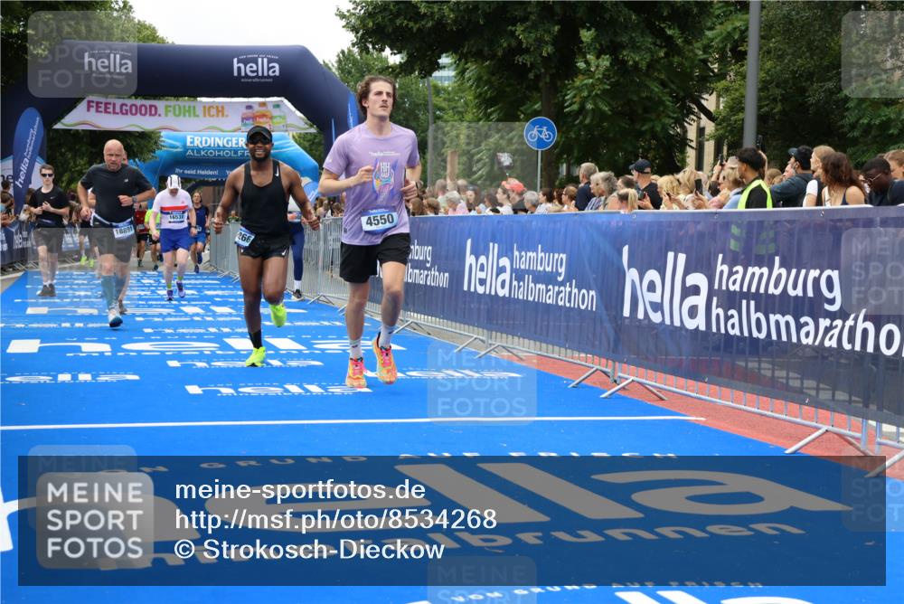 29.06.2025 - hella hamburg halbmarathon Strokosch-Dieckow http://msf.ph/oto/8534268 29.06.2025 10:58:22 Ziel 1595, 4550, 4592, 4708, 4767, 5347, 6138, 6147, 7476, 9230, 9485, 11645, 11808, 14355, 15434, 16531, 17415, 18266, 18891, 19166 meine-sportfotos.de