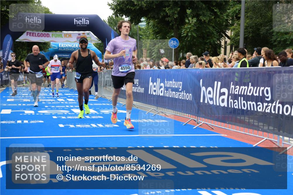 29.06.2025 - hella hamburg halbmarathon Strokosch-Dieckow http://msf.ph/oto/8534269 29.06.2025 10:58:22 Ziel 1595, 4550, 4592, 4708, 4767, 5347, 6138, 6147, 7476, 9230, 9485, 11645, 11808, 14355, 15434, 16531, 17415, 18266, 18891, 19166 meine-sportfotos.de