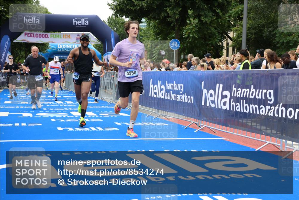 29.06.2025 - hella hamburg halbmarathon Strokosch-Dieckow http://msf.ph/oto/8534274 29.06.2025 10:58:22 Ziel 1595, 4550, 4592, 4708, 4767, 5347, 6138, 6147, 7476, 9230, 9485, 11645, 11808, 14355, 15434, 16531, 17415, 18266, 18891, 19166 meine-sportfotos.de