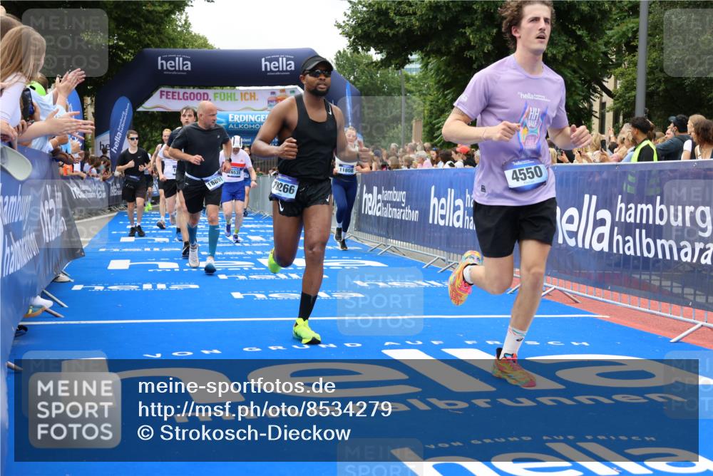 29.06.2025 - hella hamburg halbmarathon Strokosch-Dieckow http://msf.ph/oto/8534279 29.06.2025 10:58:23 Ziel 1595, 4550, 4592, 4708, 4767, 5347, 6138, 6147, 7476, 9230, 9485, 11645, 11808, 14355, 15434, 16531, 17415, 18266, 18891, 19166 meine-sportfotos.de