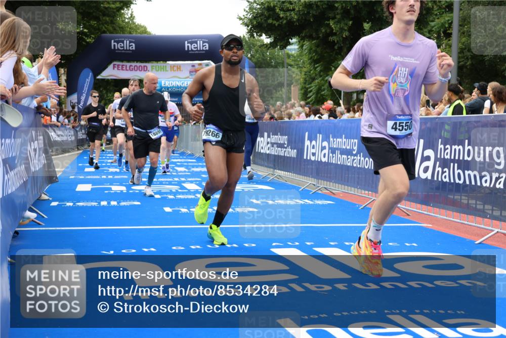 29.06.2025 - hella hamburg halbmarathon Strokosch-Dieckow http://msf.ph/oto/8534284 29.06.2025 10:58:23 Ziel 1595, 4550, 4592, 4708, 4767, 5347, 6138, 6147, 7476, 9230, 9485, 11645, 11808, 14355, 15434, 16531, 17415, 18266, 18891, 19166 meine-sportfotos.de