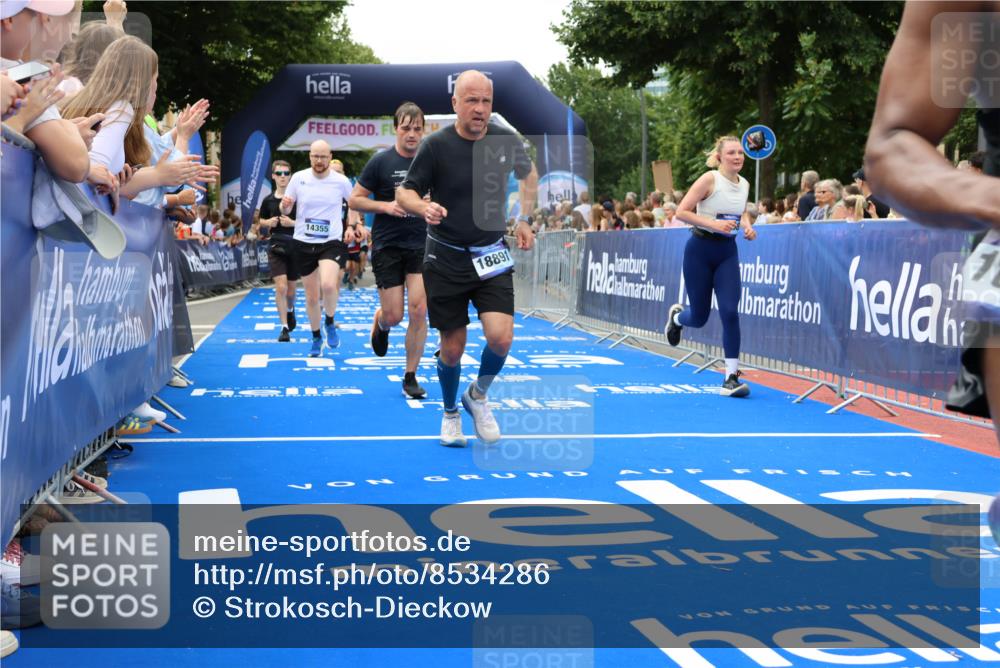 29.06.2025 - hella hamburg halbmarathon Strokosch-Dieckow http://msf.ph/oto/8534286 29.06.2025 10:58:24 Ziel 1595, 4550, 4708, 4767, 5341, 5347, 6138, 6147, 7476, 9485, 11645, 11808, 14355, 15434, 16531, 17415, 18266, 18891, 19166 meine-sportfotos.de
