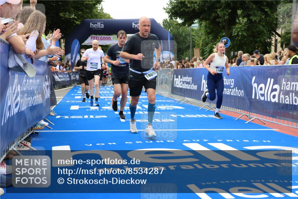 29.06.2025 - hella hamburg halbmarathon Strokosch-Dieckow http://msf.ph/oto/8534287 29.06.2025 10:58:24 Ziel 1595, 4550, 4708, 4767, 5341, 5347, 6138, 6147, 7476, 9485, 11645, 11808, 14355, 15434, 16531, 17415, 18266, 18891, 19166 meine-sportfotos.de