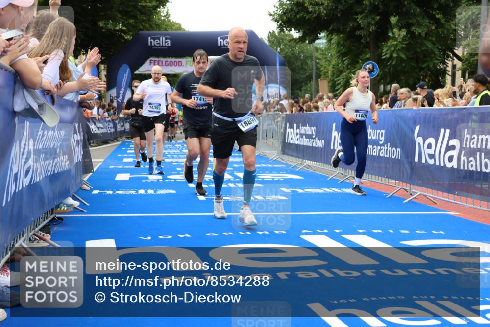 29.06.2025 - hella hamburg halbmarathon Strokosch-Dieckow http://msf.ph/oto/8534288 29.06.2025 10:58:24 Ziel 1595, 4550, 4708, 4767, 5341, 5347, 6138, 6147, 7476, 9485, 11645, 11808, 14355, 15434, 16531, 17415, 18266, 18891, 19166 meine-sportfotos.de
