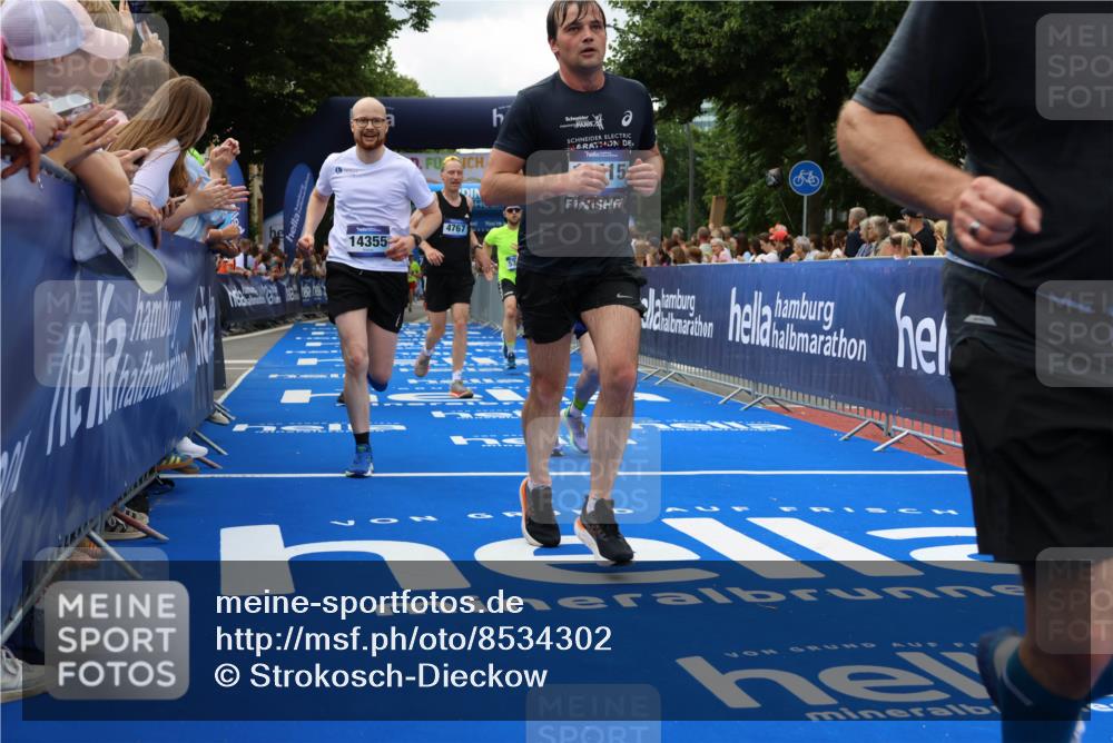 29.06.2025 - hella hamburg halbmarathon Strokosch-Dieckow http://msf.ph/oto/8534302 29.06.2025 10:58:25 Ziel 4550, 4708, 4767, 5341, 5347, 6138, 6147, 7476, 9316, 9485, 11808, 12712, 12879, 14355, 15434, 16531, 17415, 18266, 18556, 18891, 19166 meine-sportfotos.de