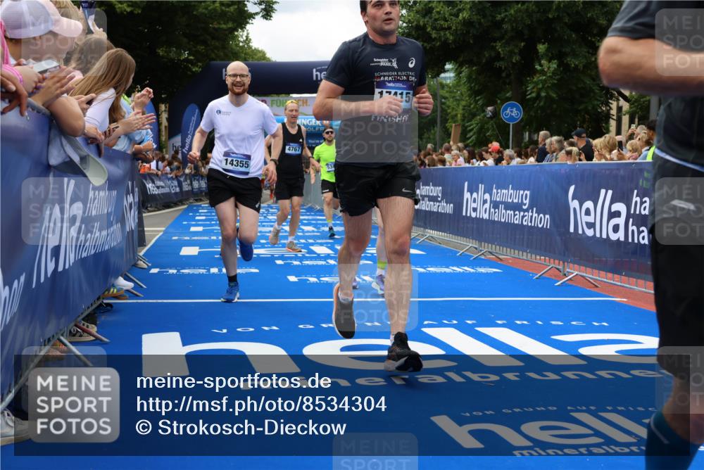 29.06.2025 - hella hamburg halbmarathon Strokosch-Dieckow http://msf.ph/oto/8534304 29.06.2025 10:58:25 Ziel 4550, 4708, 4767, 5341, 5347, 6138, 6147, 7476, 9316, 9485, 11808, 12712, 12879, 14355, 15434, 16531, 17415, 18266, 18556, 18891, 19166 meine-sportfotos.de