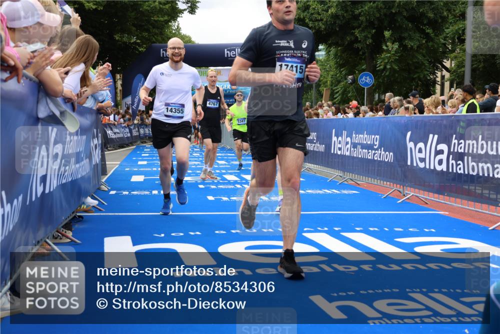 29.06.2025 - hella hamburg halbmarathon Strokosch-Dieckow http://msf.ph/oto/8534306 29.06.2025 10:58:25 Ziel 4550, 4708, 4767, 5341, 5347, 6138, 6147, 7476, 9316, 9485, 11808, 12712, 12879, 14355, 15434, 16531, 17415, 18266, 18556, 18891, 19166 meine-sportfotos.de
