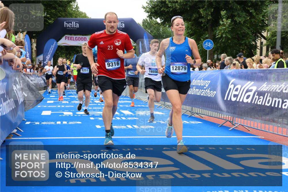 29.06.2025 - hella hamburg halbmarathon Strokosch-Dieckow http://msf.ph/oto/8534347 29.06.2025 10:58:32 Ziel 2619, 2978, 3251, 4467, 4767, 5341, 6592, 6595, 7082, 7476, 7659, 8322, 9316, 12712, 12809, 12862, 12879, 13694, 16531, 17415, 18501, 18556, 19166 meine-sportfotos.de