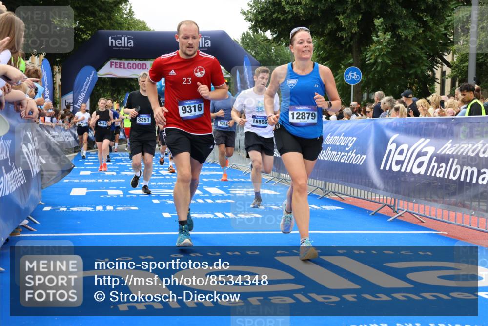 29.06.2025 - hella hamburg halbmarathon Strokosch-Dieckow http://msf.ph/oto/8534348 29.06.2025 10:58:32 Ziel 2619, 2978, 3251, 4467, 4767, 5341, 6592, 6595, 7082, 7476, 7659, 8322, 9316, 12712, 12809, 12862, 12879, 13694, 16531, 17415, 18501, 18556, 19166 meine-sportfotos.de