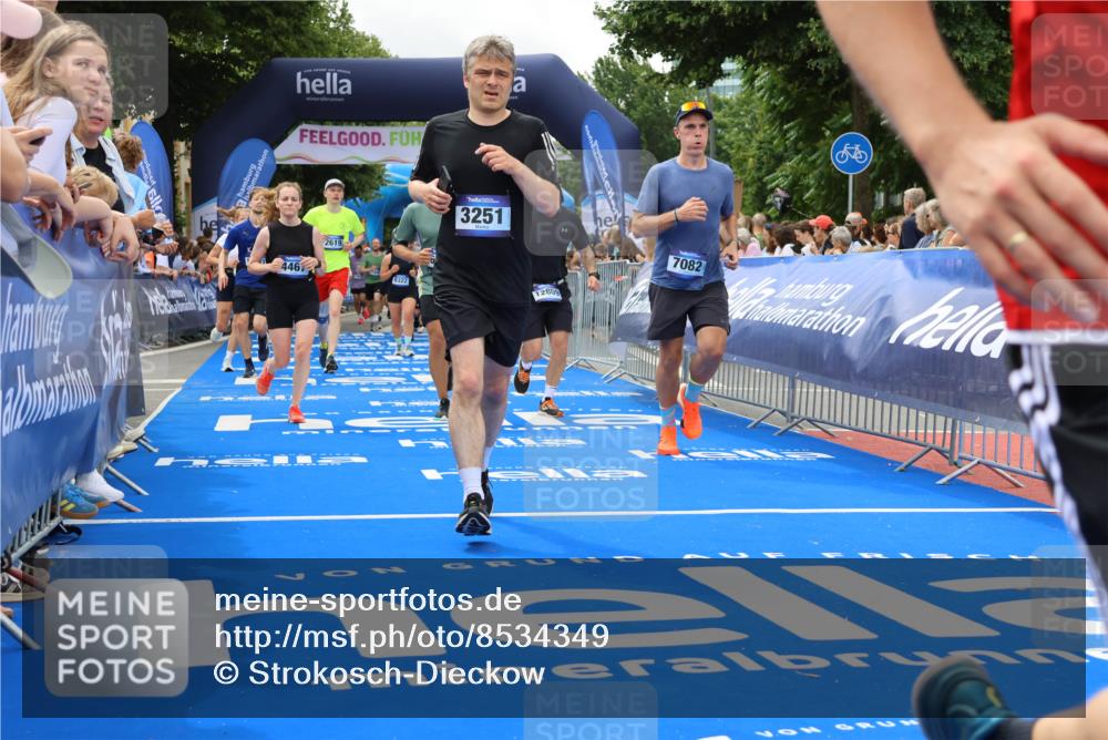 29.06.2025 - hella hamburg halbmarathon Strokosch-Dieckow http://msf.ph/oto/8534349 29.06.2025 10:58:33 Ziel 2619, 2978, 3251, 4467, 4767, 5341, 6592, 6595, 7082, 7659, 8322, 9316, 12712, 12809, 12862, 12879, 13694, 15197, 18501, 18556, 18587, 19166 meine-sportfotos.de