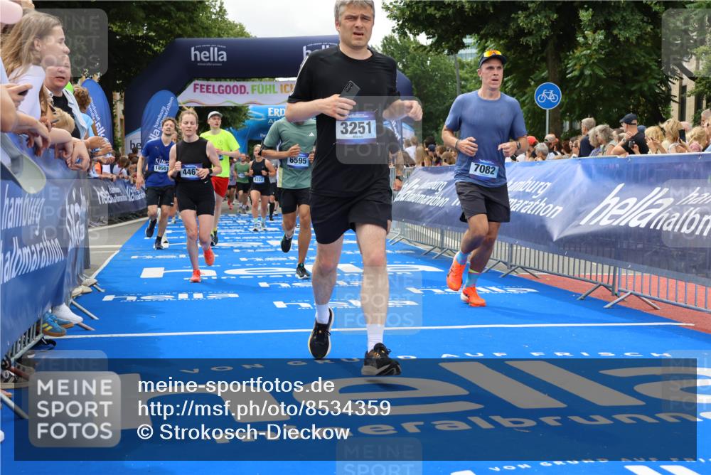 29.06.2025 - hella hamburg halbmarathon Strokosch-Dieckow http://msf.ph/oto/8534359 29.06.2025 10:58:33 Ziel 2619, 2978, 3251, 4467, 4767, 5341, 6592, 6595, 7082, 7659, 8322, 9316, 12712, 12809, 12862, 12879, 13694, 15197, 18501, 18556, 18587, 19166 meine-sportfotos.de