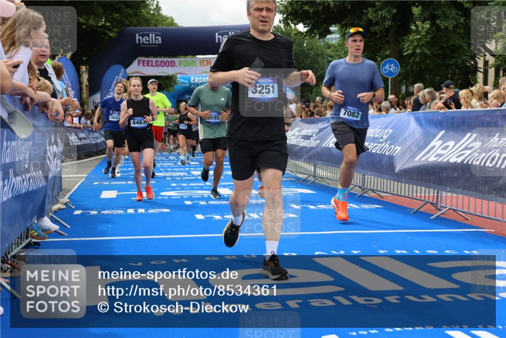 29.06.2025 - hella hamburg halbmarathon Strokosch-Dieckow http://msf.ph/oto/8534361 29.06.2025 10:58:33 Ziel 2619, 2978, 3251, 4467, 4767, 5341, 6592, 6595, 7082, 7659, 8322, 9316, 12712, 12809, 12862, 12879, 13694, 15197, 18501, 18556, 18587, 19166 meine-sportfotos.de