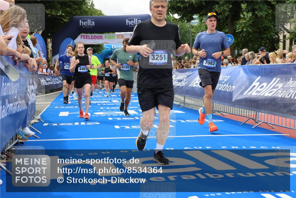 29.06.2025 - hella hamburg halbmarathon Strokosch-Dieckow http://msf.ph/oto/8534364 29.06.2025 10:58:33 Ziel 2619, 2978, 3251, 4467, 4767, 5341, 6592, 6595, 7082, 7659, 8322, 9316, 12712, 12809, 12862, 12879, 13694, 15197, 18501, 18556, 18587, 19166 meine-sportfotos.de