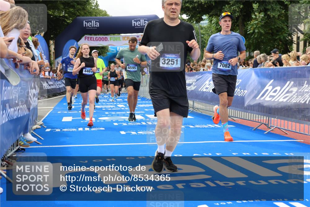 29.06.2025 - hella hamburg halbmarathon Strokosch-Dieckow http://msf.ph/oto/8534365 29.06.2025 10:58:34 Ziel 1319, 2619, 2978, 3251, 4467, 5341, 6592, 6595, 7082, 7659, 8322, 9316, 12712, 12809, 12862, 12879, 13694, 15197, 16189, 18501, 18556, 18587, 19166 meine-sportfotos.de