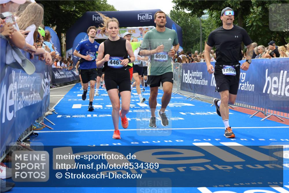 29.06.2025 - hella hamburg halbmarathon Strokosch-Dieckow http://msf.ph/oto/8534369 29.06.2025 10:58:35 Ziel 1319, 2619, 2656, 2978, 3251, 4467, 5341, 6592, 6595, 7082, 7659, 8322, 9316, 10943, 11605, 11846, 12712, 12809, 12862, 12879, 13694, 15197, 16189, 18501, 18556, 18587 meine-sportfotos.de