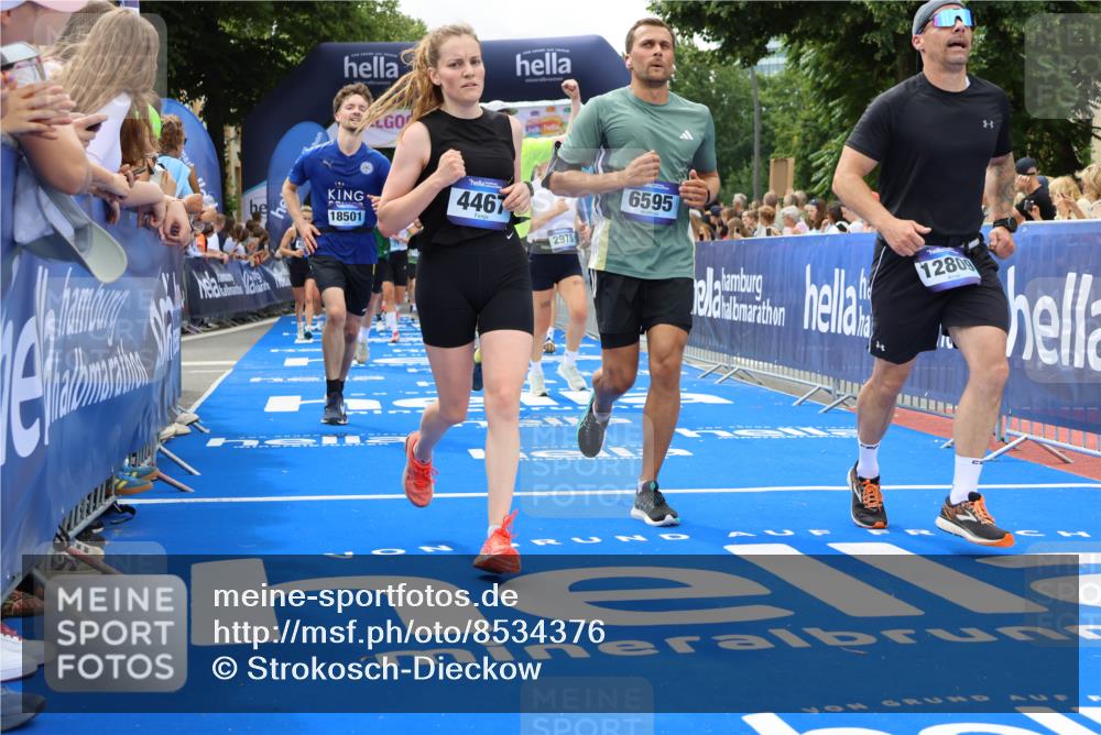 29.06.2025 - hella hamburg halbmarathon Strokosch-Dieckow http://msf.ph/oto/8534376 29.06.2025 10:58:35 Ziel 1319, 2619, 2656, 2978, 3251, 4467, 5341, 6592, 6595, 7082, 7659, 8322, 9316, 10943, 11605, 11846, 12712, 12809, 12862, 12879, 13694, 15197, 16189, 18501, 18556, 18587 meine-sportfotos.de