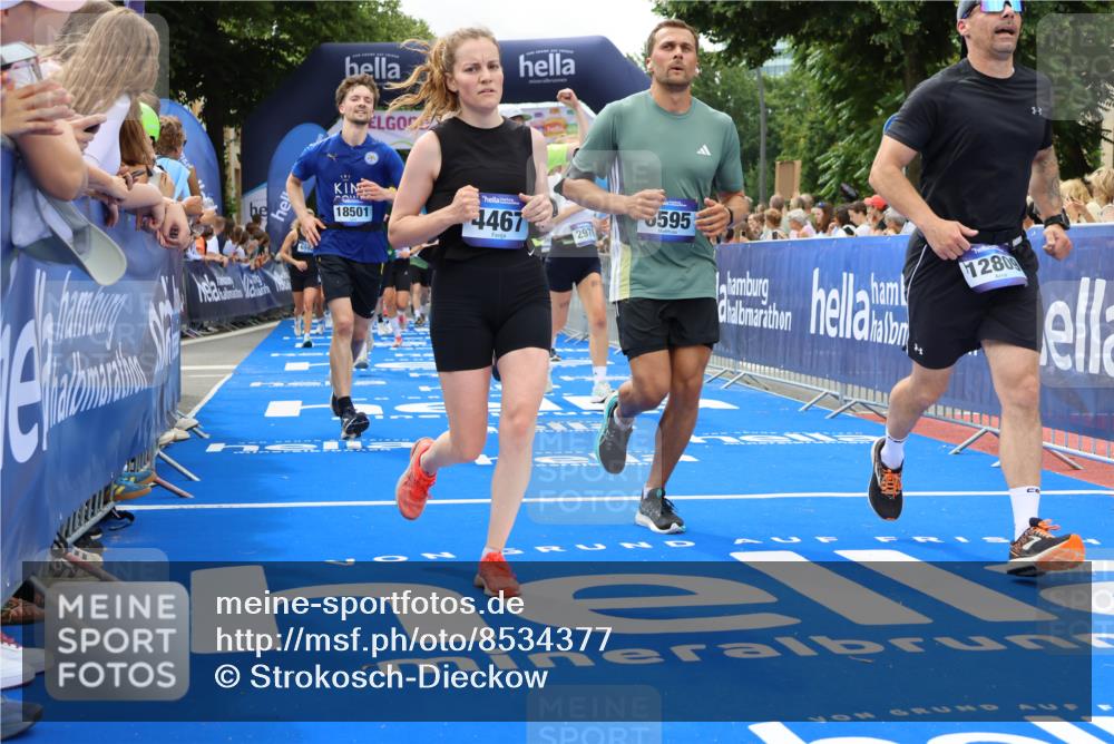 29.06.2025 - hella hamburg halbmarathon Strokosch-Dieckow http://msf.ph/oto/8534377 29.06.2025 10:58:35 Ziel 1319, 2619, 2656, 2978, 3251, 4467, 5341, 6592, 6595, 7082, 7659, 8322, 9316, 10943, 11605, 11846, 12712, 12809, 12862, 12879, 13694, 15197, 16189, 18501, 18556, 18587 meine-sportfotos.de