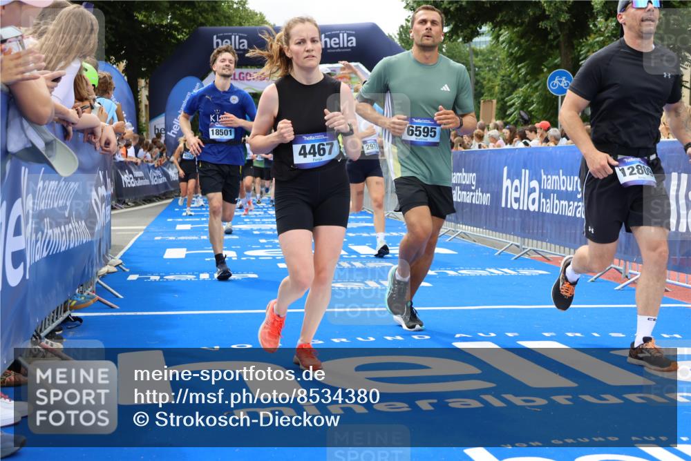 29.06.2025 - hella hamburg halbmarathon Strokosch-Dieckow http://msf.ph/oto/8534380 29.06.2025 10:58:35 Ziel 1319, 2619, 2656, 2978, 3251, 4467, 5341, 6592, 6595, 7082, 7659, 8322, 9316, 10943, 11605, 11846, 12712, 12809, 12862, 12879, 13694, 15197, 16189, 18501, 18556, 18587 meine-sportfotos.de