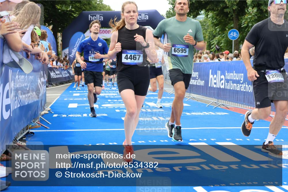29.06.2025 - hella hamburg halbmarathon Strokosch-Dieckow http://msf.ph/oto/8534382 29.06.2025 10:58:35 Ziel 1319, 2619, 2656, 2978, 3251, 4467, 5341, 6592, 6595, 7082, 7659, 8322, 9316, 10943, 11605, 11846, 12712, 12809, 12862, 12879, 13694, 15197, 16189, 18501, 18556, 18587 meine-sportfotos.de