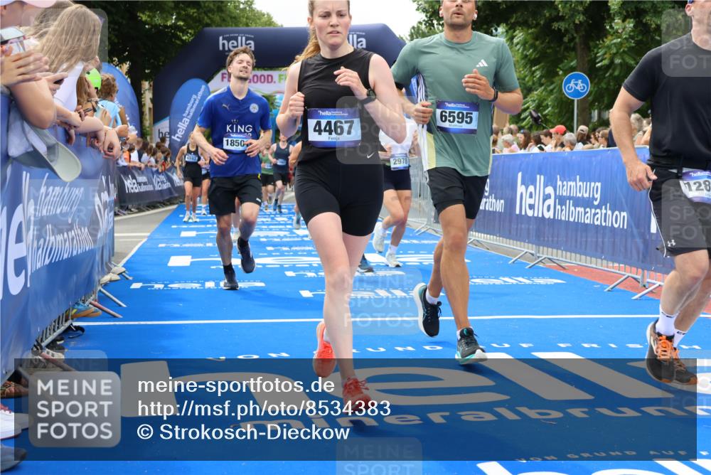 29.06.2025 - hella hamburg halbmarathon Strokosch-Dieckow http://msf.ph/oto/8534383 29.06.2025 10:58:35 Ziel 1319, 2619, 2656, 2978, 3251, 4467, 5341, 6592, 6595, 7082, 7659, 8322, 9316, 10943, 11605, 11846, 12712, 12809, 12862, 12879, 13694, 15197, 16189, 18501, 18556, 18587 meine-sportfotos.de
