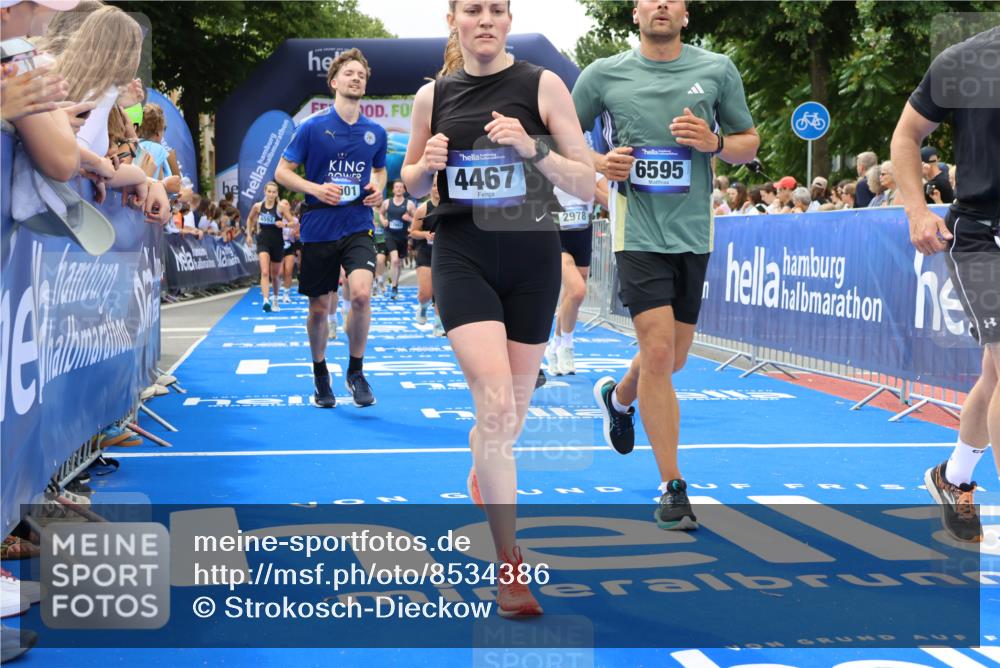29.06.2025 - hella hamburg halbmarathon Strokosch-Dieckow http://msf.ph/oto/8534386 29.06.2025 10:58:35 Ziel 1319, 2619, 2656, 2978, 3251, 4467, 5341, 6592, 6595, 7082, 7659, 8322, 9316, 10943, 11605, 11846, 12712, 12809, 12862, 12879, 13694, 15197, 16189, 18501, 18556, 18587 meine-sportfotos.de