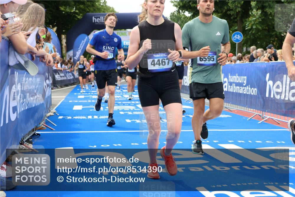 29.06.2025 - hella hamburg halbmarathon Strokosch-Dieckow http://msf.ph/oto/8534390 29.06.2025 10:58:35 Ziel 1319, 2619, 2656, 2978, 3251, 4467, 5341, 6592, 6595, 7082, 7659, 8322, 9316, 10943, 11605, 11846, 12712, 12809, 12862, 12879, 13694, 15197, 16189, 18501, 18556, 18587 meine-sportfotos.de