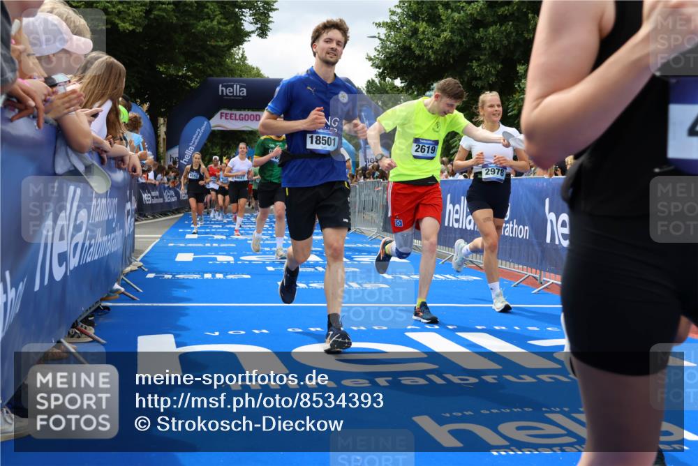 29.06.2025 - hella hamburg halbmarathon Strokosch-Dieckow http://msf.ph/oto/8534393 29.06.2025 10:58:36 Ziel 1319, 2619, 2656, 2978, 3251, 4467, 5341, 5675, 6592, 6595, 7082, 7659, 8322, 8929, 9316, 10943, 11605, 11846, 12712, 12809, 12862, 12879, 13512, 13694, 15197, 16189, 18501, 18556, 18587 meine-sportfotos.de
