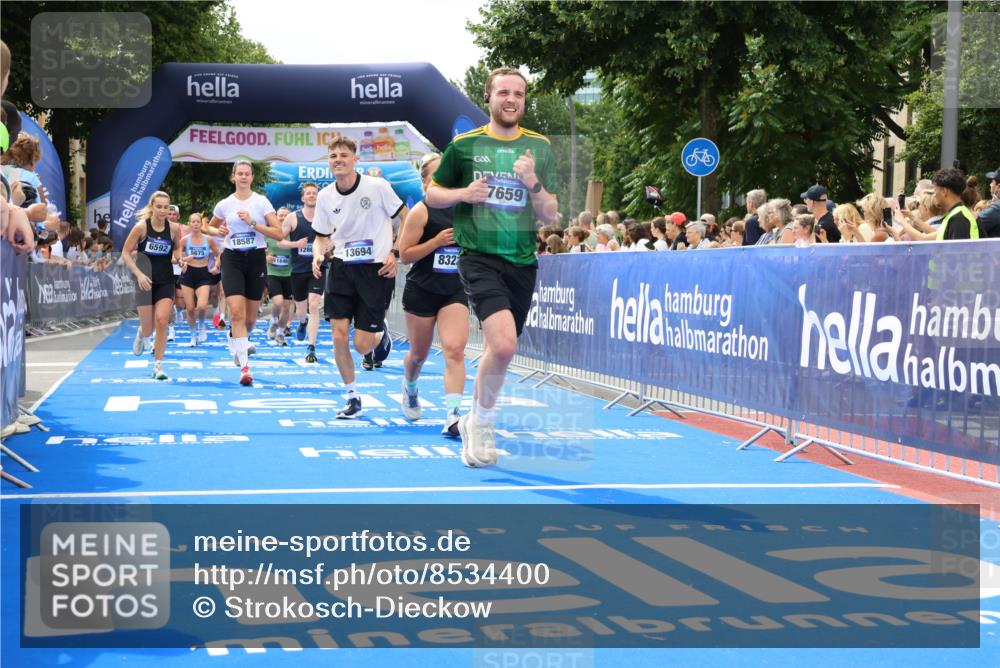 29.06.2025 - hella hamburg halbmarathon Strokosch-Dieckow http://msf.ph/oto/8534400 29.06.2025 10:58:37 Ziel 1319, 2619, 2656, 2978, 3251, 4467, 5341, 5675, 6592, 6595, 7082, 7659, 8322, 8929, 9316, 10943, 11605, 11846, 12712, 12809, 12862, 12879, 13512, 13694, 13880, 14266, 14902, 15197, 16189, 17839, 18501, 18556, 18587 meine-sportfotos.de