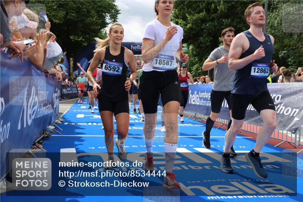 29.06.2025 - hella hamburg halbmarathon Strokosch-Dieckow http://msf.ph/oto/8534444 29.06.2025 10:58:40 Ziel 1319, 2488, 2619, 2656, 2840, 2978, 3251, 4467, 5675, 6592, 6595, 6720, 7082, 7659, 8322, 8929, 10539, 10943, 11605, 11846, 12809, 12862, 13512, 13694, 13880, 14266, 14902, 14965, 15197, 16189, 17630, 17839, 18501, 18587 meine-sportfotos.de