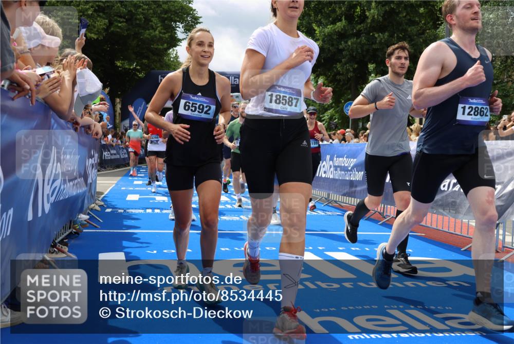 29.06.2025 - hella hamburg halbmarathon Strokosch-Dieckow http://msf.ph/oto/8534445 29.06.2025 10:58:40 Ziel 1319, 2488, 2619, 2656, 2840, 2978, 3251, 4467, 5675, 6592, 6595, 6720, 7082, 7659, 8322, 8929, 10539, 10943, 11605, 11846, 12809, 12862, 13512, 13694, 13880, 14266, 14902, 14965, 15197, 16189, 17630, 17839, 18501, 18587 meine-sportfotos.de