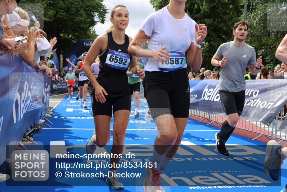 29.06.2025 - hella hamburg halbmarathon Strokosch-Dieckow http://msf.ph/oto/8534451 29.06.2025 10:58:40 Ziel 1319, 2488, 2619, 2656, 2840, 2978, 3251, 4467, 5675, 6592, 6595, 6720, 7082, 7659, 8322, 8929, 10539, 10943, 11605, 11846, 12809, 12862, 13512, 13694, 13880, 14266, 14902, 14965, 15197, 16189, 17630, 17839, 18501, 18587 meine-sportfotos.de