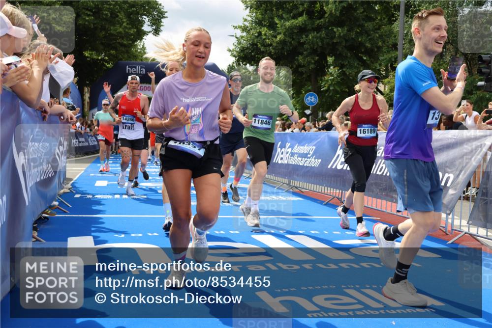 29.06.2025 - hella hamburg halbmarathon Strokosch-Dieckow http://msf.ph/oto/8534455 29.06.2025 10:58:42 Ziel 1319, 2488, 2619, 2656, 2840, 5277, 5675, 6592, 6595, 6720, 7659, 8322, 8929, 10268, 10539, 10943, 11605, 11846, 12862, 13512, 13694, 13880, 14266, 14902, 14965, 15197, 16189, 17405, 17630, 17839, 18232, 18501, 18587, 18954 meine-sportfotos.de