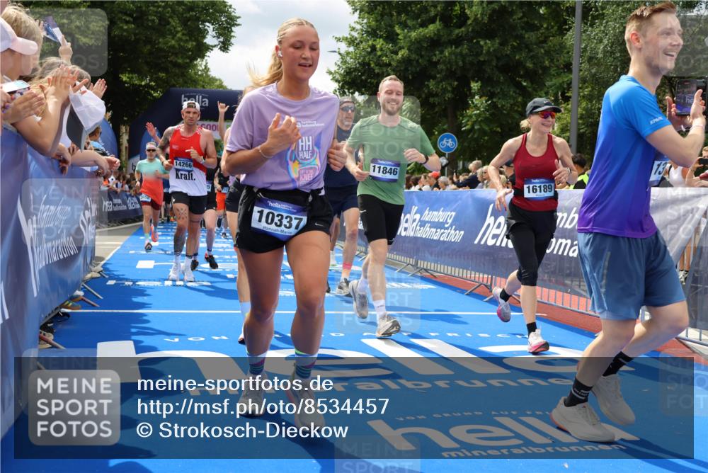29.06.2025 - hella hamburg halbmarathon Strokosch-Dieckow http://msf.ph/oto/8534457 29.06.2025 10:58:42 Ziel 1319, 2488, 2619, 2656, 2840, 5277, 5675, 6592, 6595, 6720, 7659, 8322, 8929, 10268, 10539, 10943, 11605, 11846, 12862, 13512, 13694, 13880, 14266, 14902, 14965, 15197, 16189, 17405, 17630, 17839, 18232, 18501, 18587, 18954 meine-sportfotos.de